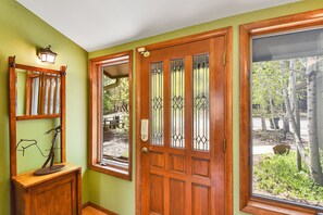 Interior - Amazing Mountain Views - Flagstaff Peakview spacious with AC (Flagstaff)