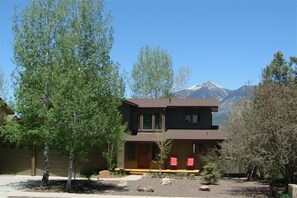 Exterior - Amazing Mountain Views - Flagstaff Peakview spacious with AC (Flagstaff)