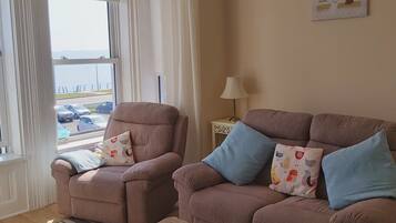 Fernseher, Kamin, DVD-Player