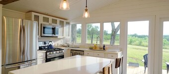 MARCHE à TIEC!  LA PORTE ORANGE 3br 2 ba COTTAGE DE FERME MODERNE LUXE