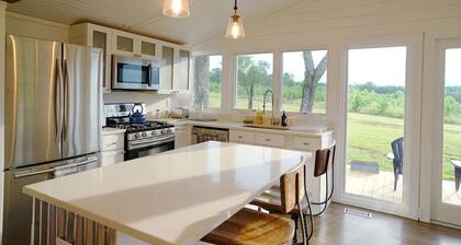 KÄYTÄ TIECIIN! TARKENNUSOHJA 3br 2 ba LUXE-MODERNIN TALOUSKÖYTÖ