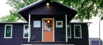 Private Family Cottage 3BR 2 BATH - 2 min to TIEC | The Orange Door