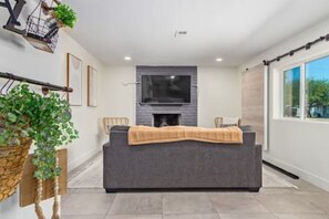 TV, fireplace