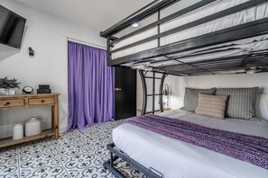5 bedrooms, desk, iron/ironing board, WiFi