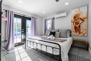 5 slaapkamers, een bureau, een strijkplank/strijkijzer, wifi
