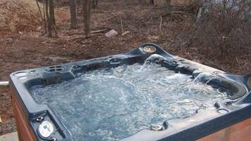 Tina de hidromasaje al aire libre