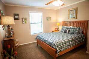 3 bedrooms, desk, iron/ironing board, free WiFi