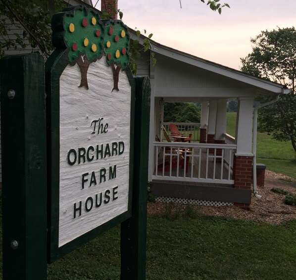 Exterior - Relaxing stay at Morris Orchard 25 minutes from Liberty University. (Monroe)