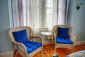 Smart TV, fireplace, books - Relaxing stay at Morris Orchard 25 minutes from Liberty University. (Monroe)