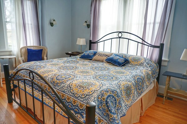 4 bedrooms, iron/ironing board, free WiFi, bed sheets