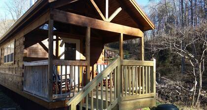 Your dog wants this cabin! Close to Casino & Polar Express. NO crazy hills!