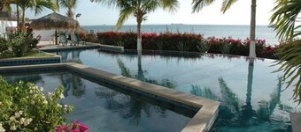 Bare ekte stranden leilighet i REAL La Paz!  Full Sunset View, 2 bassenger, Pool Bar