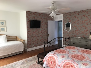 5 bedrooms, desk, iron/ironing board, travel crib