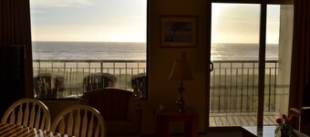 Oceanfront 3rd floor, Balcony with Spectacular Ocean Views