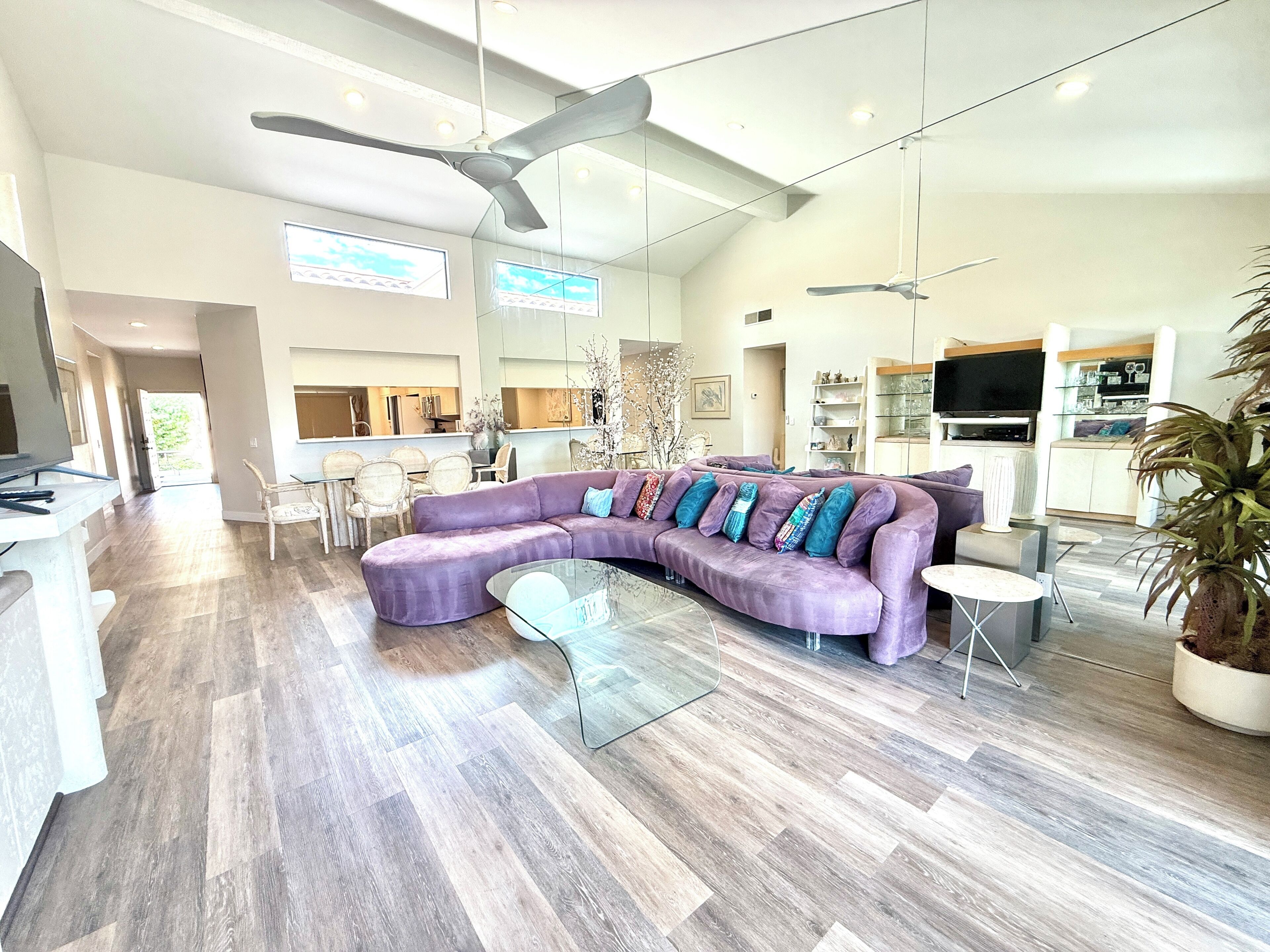 スマートテレビ、DVD プレーヤー、書庫、ビデオライブラリ