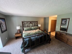 3 soverom, skrivebord, strykejern/-brett og wi-fi (inkludert)