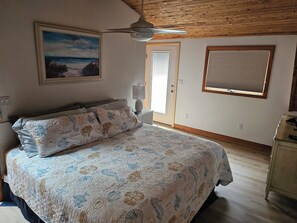 2 slaapkamers, een bureau, een strijkplank/strijkijzer, gratis wifi