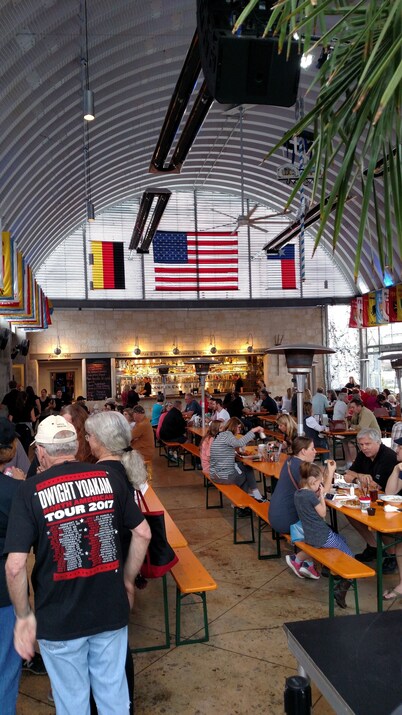 POOLSIDE PARADISE!! WATERWHEEL CONDO 2 POOLS/4 HOT TUBS/Guadalupe RIVER