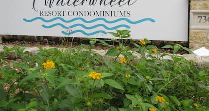 POOLSIDE PARADISE!! WATERWHEEL CONDO 2 POOLS/4 HOT TUBS/NEW BRAUNFELS