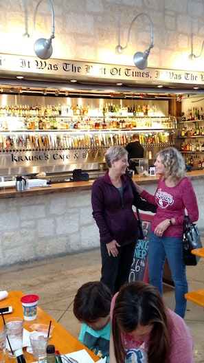 Bar (on property) - POOLSIDE PARADISE!! WATERWHEEL CONDO 2 POOLS/4 HOT TUBS/NEW BRAUNFELS (New Braunfels)