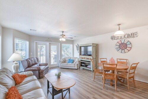 POOLSIDE PARADISE!! WATERWHEEL CONDO 2 POOLS/4 HOT TUBS/NEW BRAUNFELS