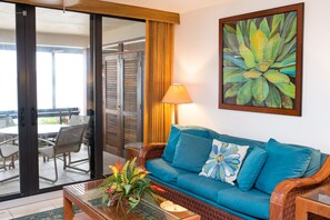 Flat-screen TV, DVD player - Picture Perfect!   Amazing Beachfront Condo with Spectacular Panoramic Views (St.Thomas)