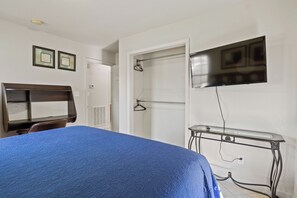 3 Schlafzimmer, Schreibtisch, Bügeleisen/Bügelbrett, kostenloses WLAN