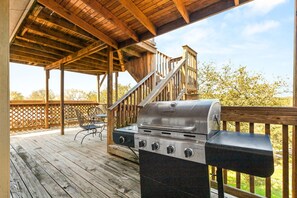 Outdoor dining - Spacious Ranch Lake Retreat Hot Tub, Tesla Charger (Canyon Lake)