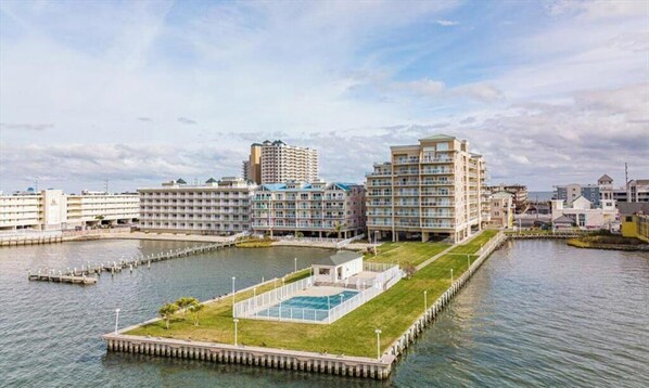 Exterior - Everything imaginable! In & outdoor pools, ocean & bay views & a huge patio. (Ocean City)