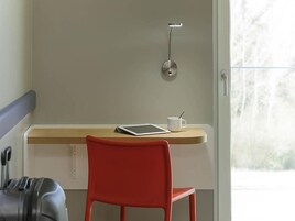 Caja de seguridad en la habitación y sistema de insonorización