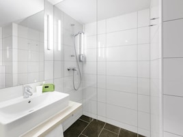 Caja de seguridad en la habitación y sistema de insonorización