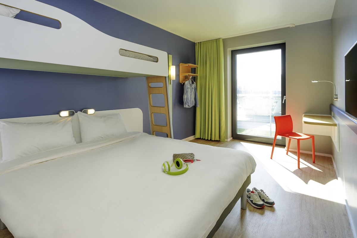 In-room safe, soundproofing