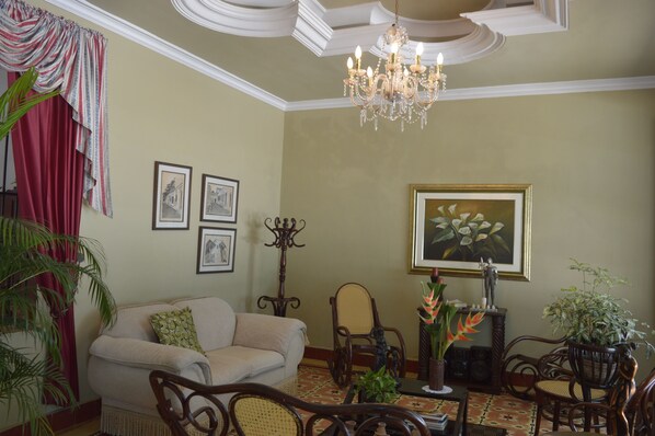 Sala de estar en el lobby