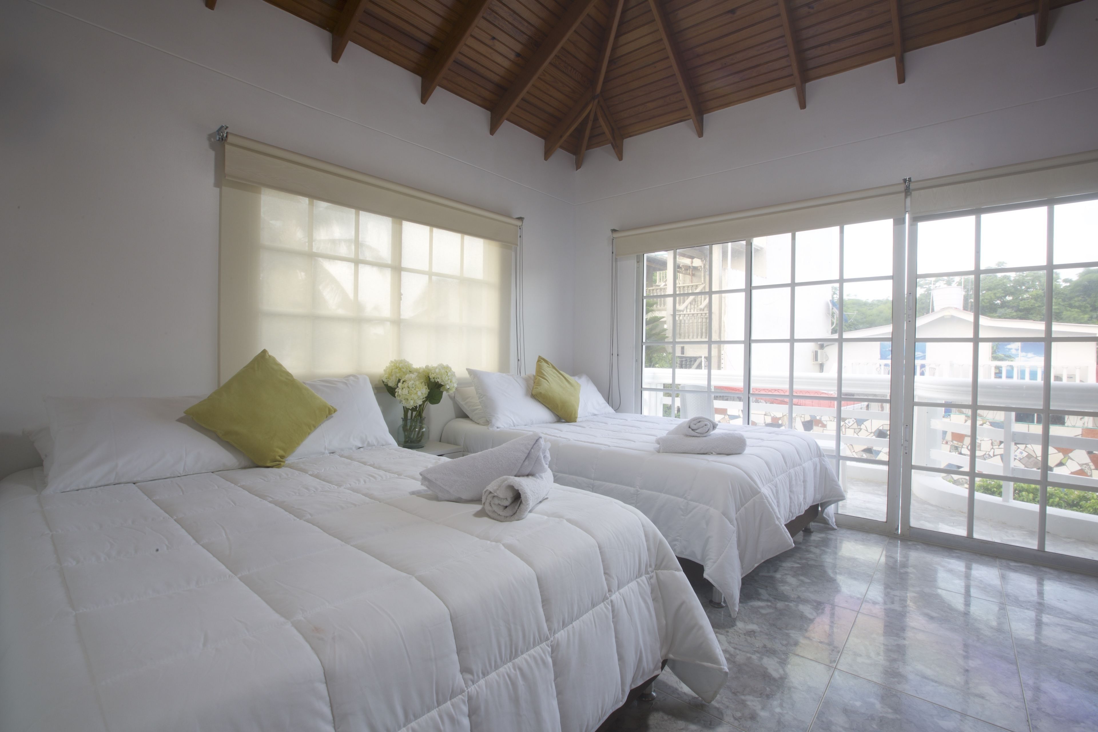 In-room safe, bed sheets