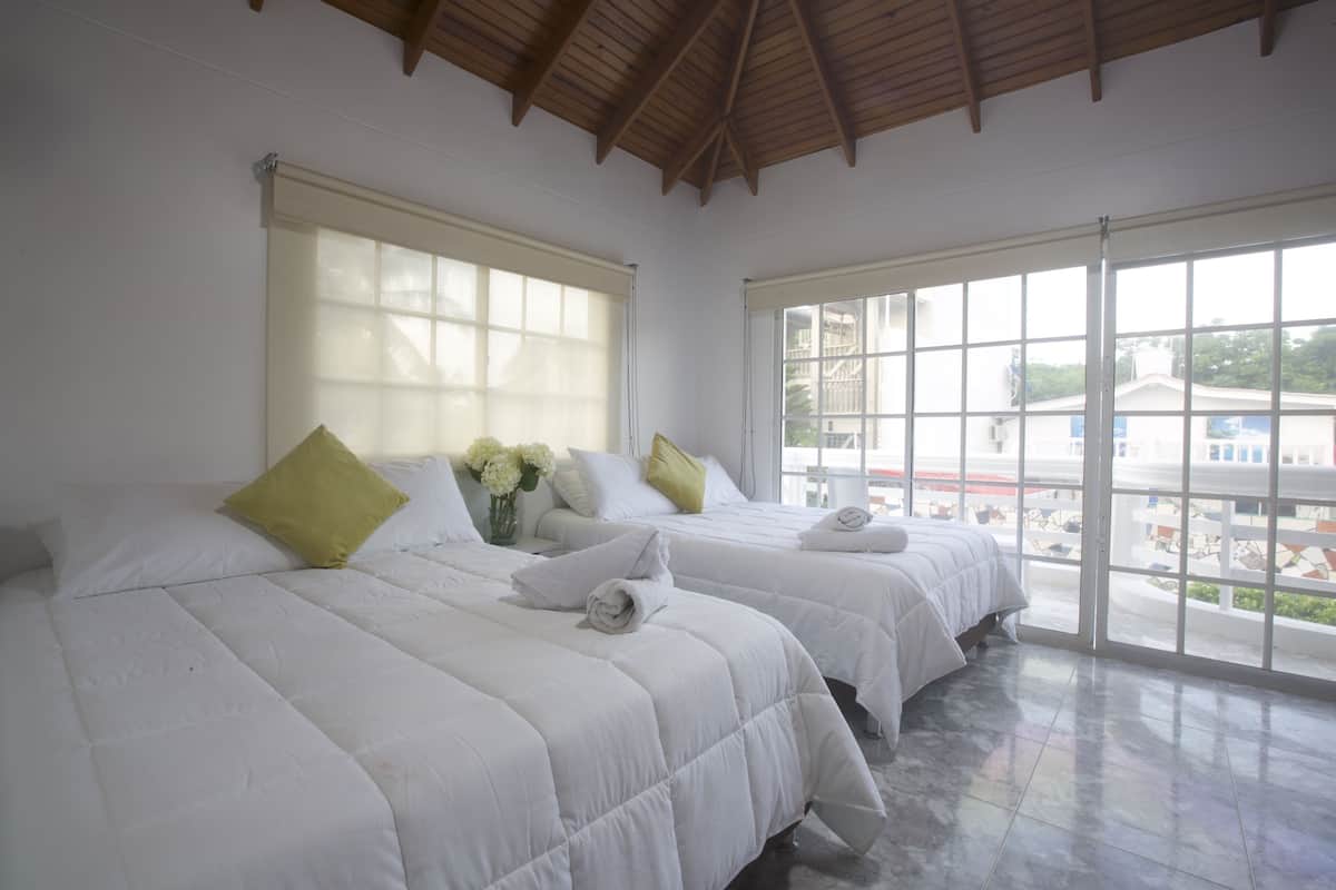 In-room safe, bed sheets