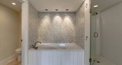 💲BEST BEACH💲 Gorgeous Ocean Views - Renovated Like POTTERY BARN - Beach Steps Away