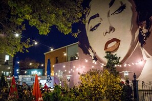 Exterior - Stunning, Stylish Flat, Cool Neighborhood Close to Everything (Washington)