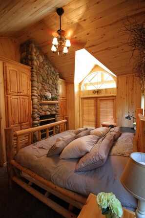 5 bedrooms, iron/ironing board, travel cot, WiFi