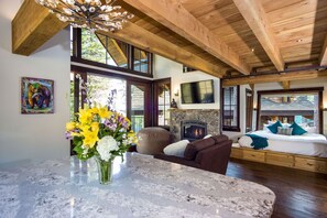 2 bedrooms, hypo-allergenic bedding, memory-foam beds