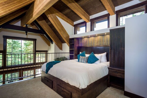 2 bedrooms, hypo-allergenic bedding, memory-foam beds