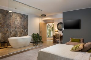 9 chambres, coffres-forts dans les chambres, bureau