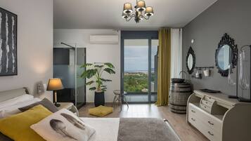 9 bedrooms, in-room safe, desk, iron/ironing board