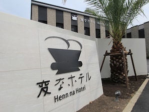 Exterior detail - Henn na Hotel Lagunatenbosch (Gamagori)