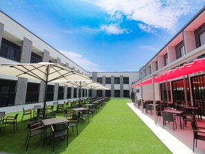 Outdoor dining - Henn na Hotel Lagunatenbosch (Gamagori)