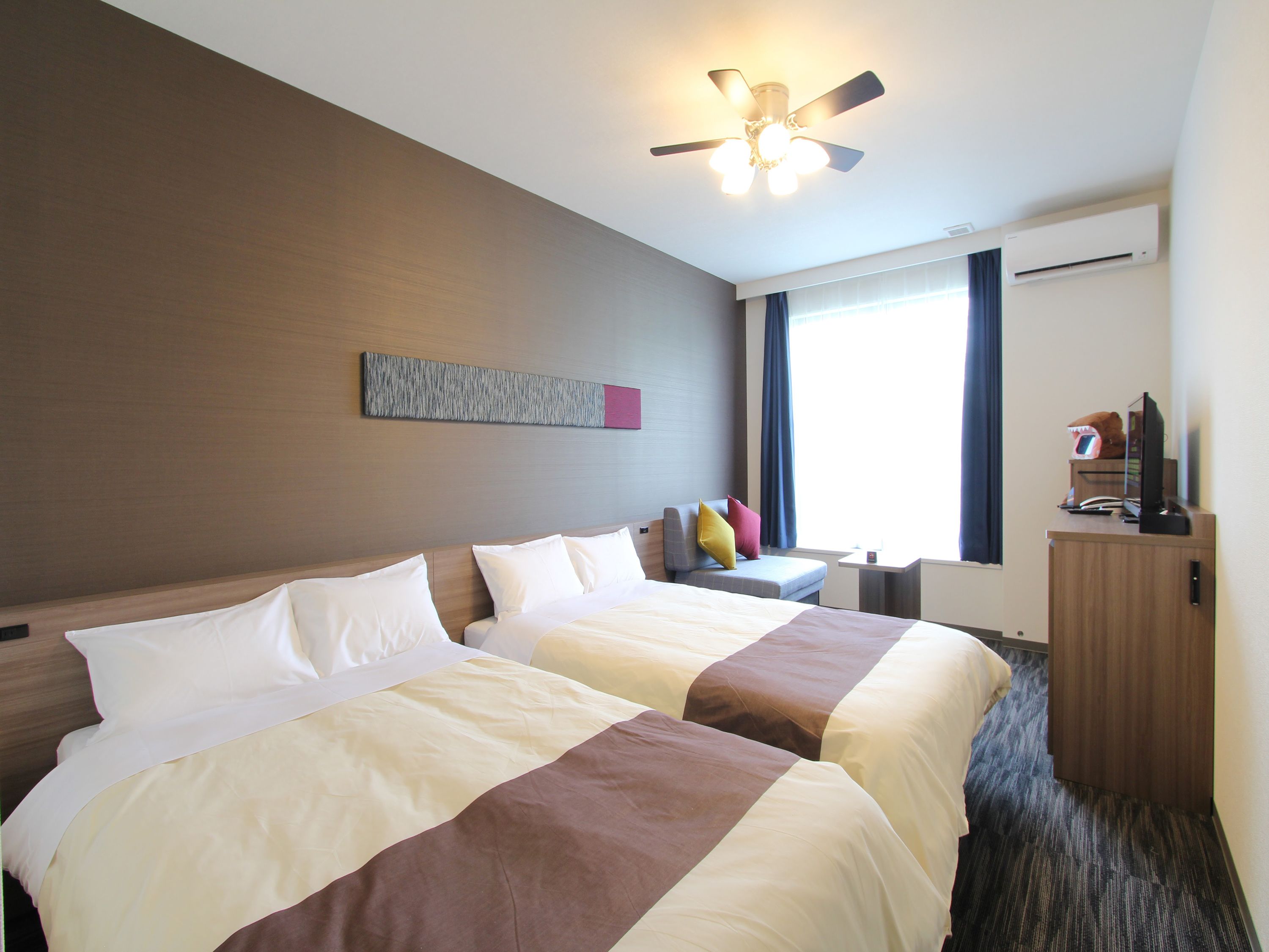 standard quadruple room (2 days lagunatenbosch ticket included) | in-room safe, free wifi, bed sheets