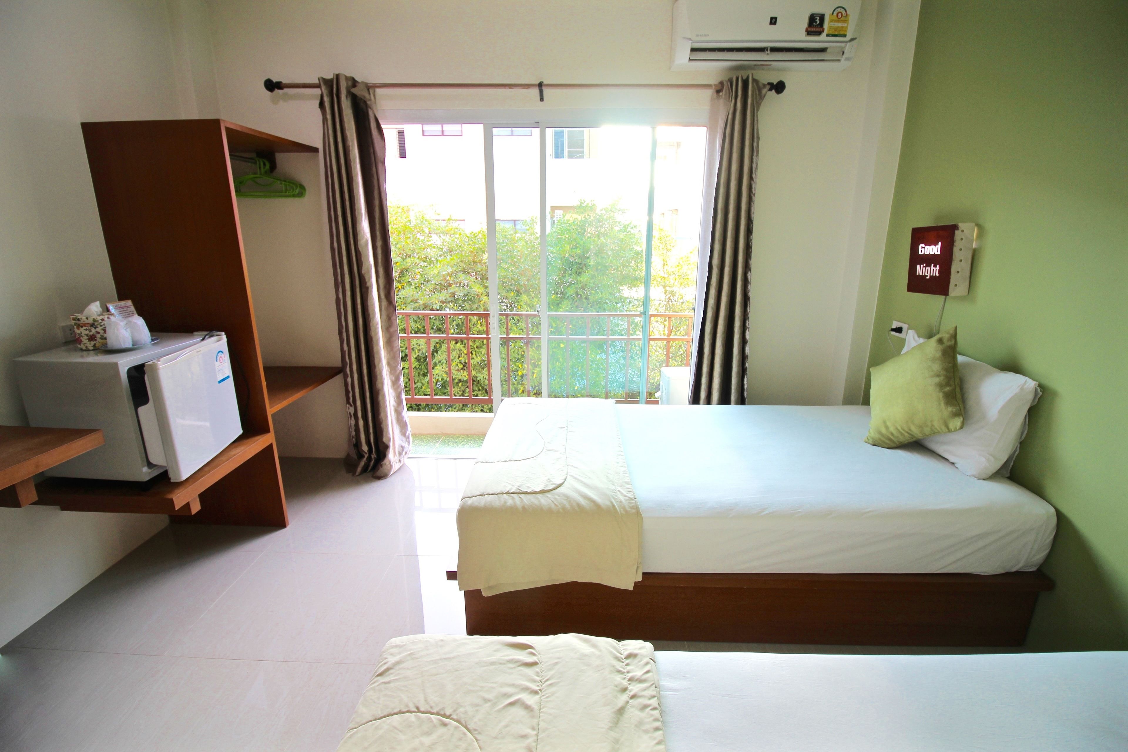 basic twin room, 2 single beds | terrace/patio