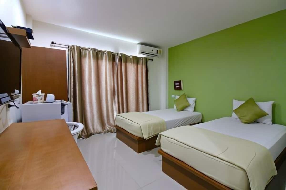 Escrivaninha, cortinas blackout, Wi-Fi de cortesia, roupa de cama