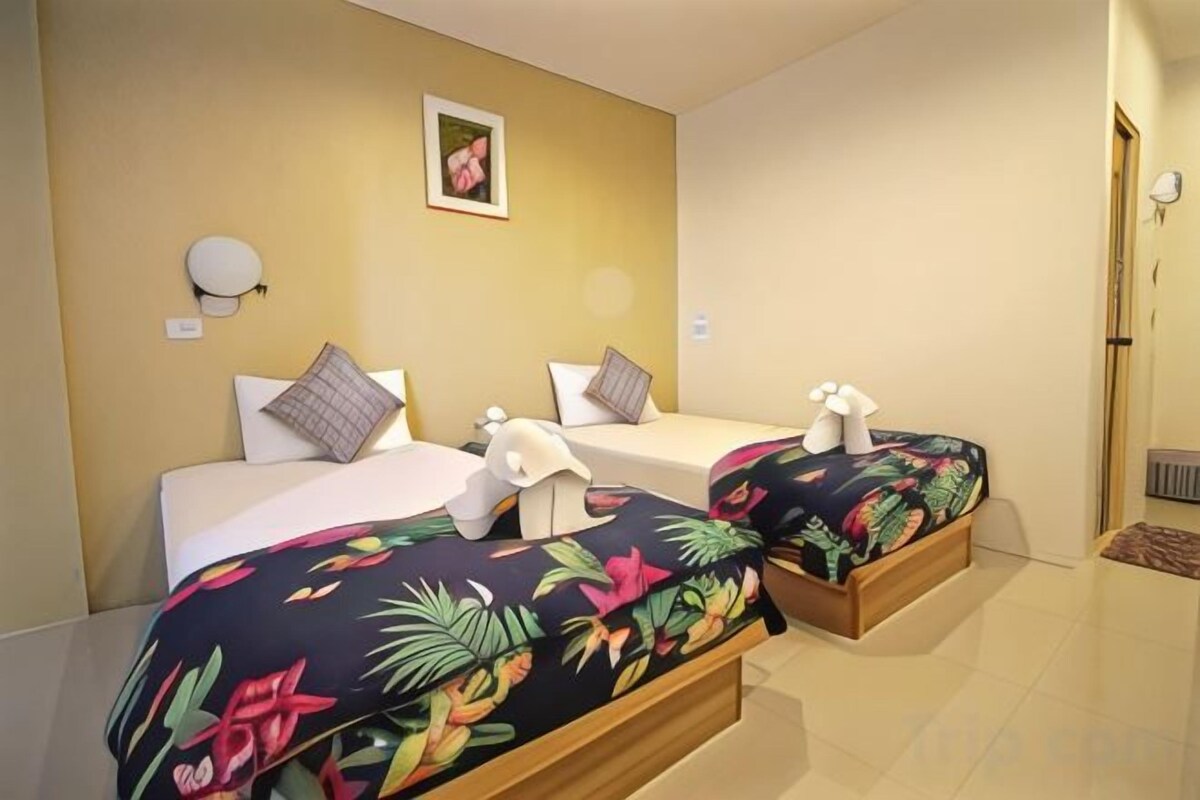 Escritorio, cortinas blackout, wifi gratis y ropa de cama 