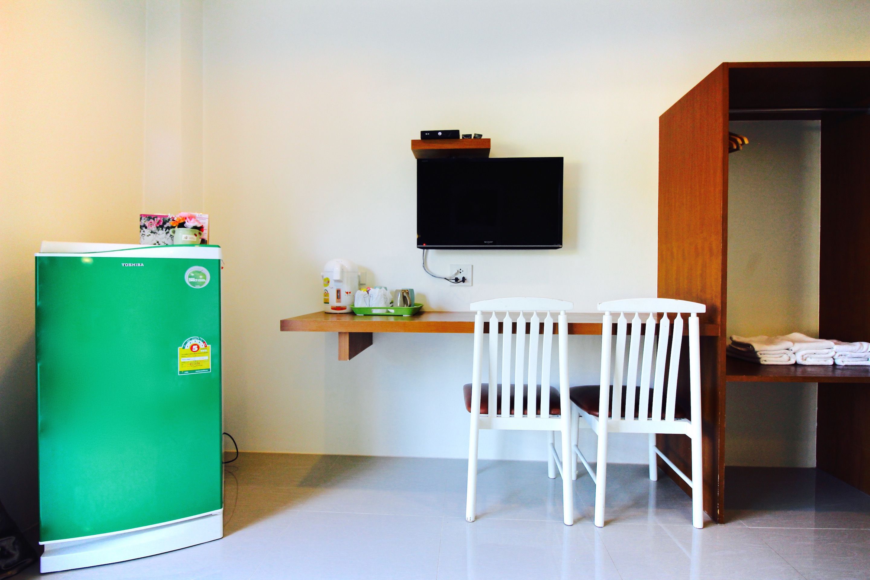 deluxe triple room, multiple beds | in-room dining