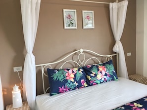 Deluxe-Zimmer | Schreibtisch, Verdunkelungsvorhänge, kostenloses WLAN, Bettwäsche